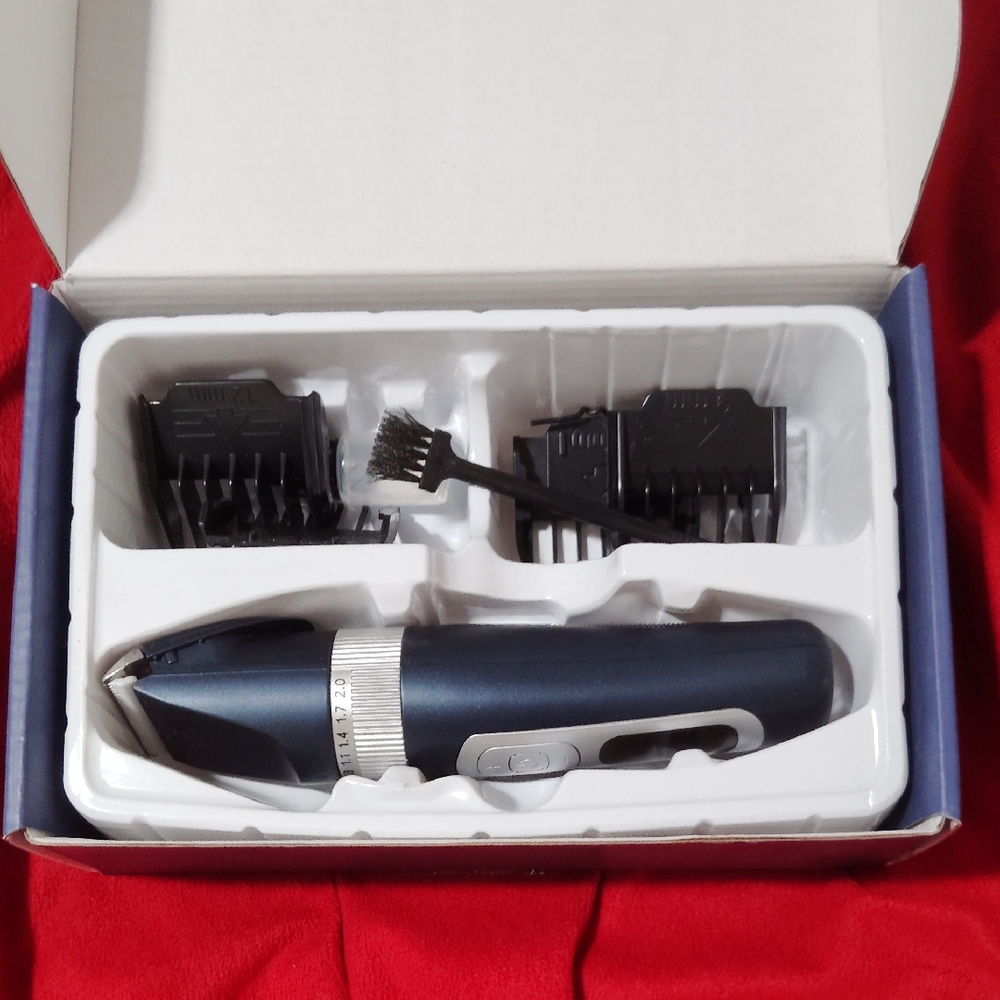 Blue and Silver Cat Grooming Kit with Versatile Attachments